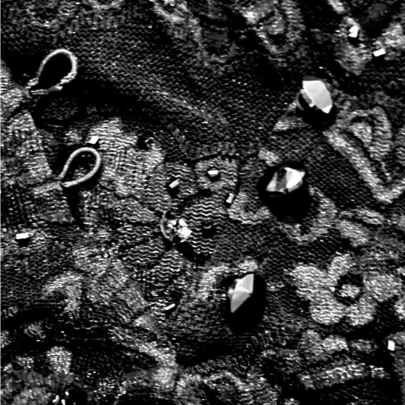 👚🖤 CACHE Black Lace Mock Neck Top | Women’s L |‎ Vintage Lined Sleeveless Glam - Picture 5 of 5